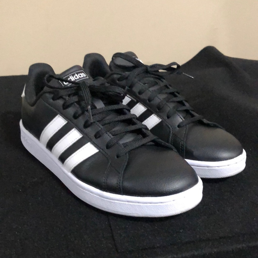 Adidas Grand Court 1.0.